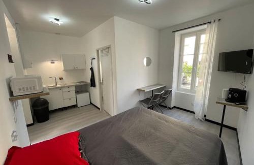 Roanne Apartment | Studio A2 18m2 cosy 5minutes Gare Parking gratuit Rue de La Mure
