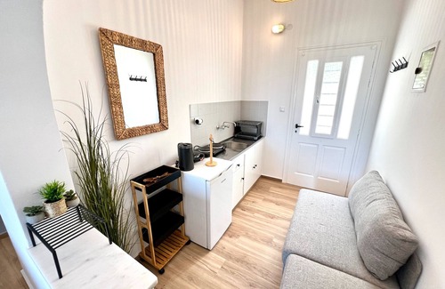 Paros Apartment | Studio 'Aeolian Blu 7' with Sea View, Wi-Fi and Air Conditioning