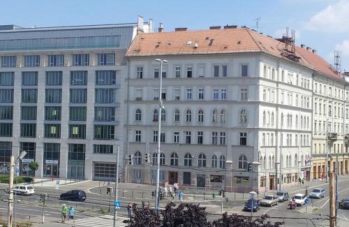 Belso-Ferencvaros Apartment | Studio along the Danube