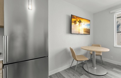 North Redington Beach Condo | Studio Apartment in Beachfront Property