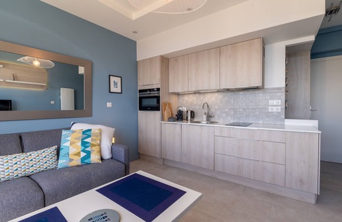 Le Pouldu Apartment | Studio Apartment 'Plein Sud Vue Sur Mer' with Sea View, Shared Terrace and Shared Garden