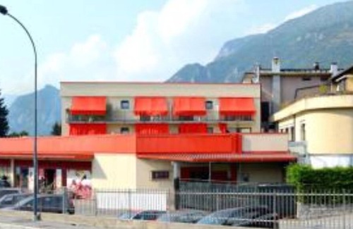 Cremeno Apartment | Studio apartment 26 - 5 mins to ski area and mountains treks