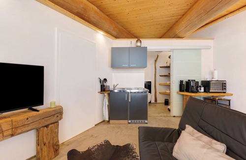 Rosenfeld Apartment | Studio Apartment '-6-die Sechs, 35qm' with Private Terrace, Shared Garden and Wi-Fi