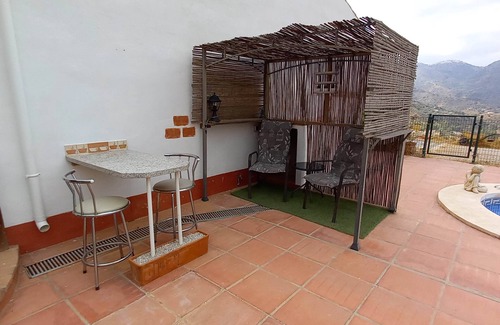 Comares Apartment | Studio Apartment, beautiful views, aircon, pool just for you, very private.