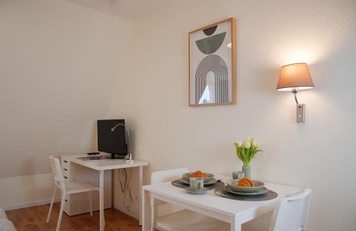 Wedding Apartment | Studio Apartment Berlin Mitte 26m2 - U-Bahn Leopoldplatz by Rooms Berlin
