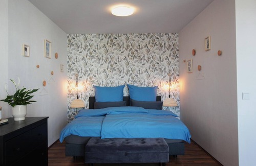 Bad Rodach Apartment | Studio Apartment 'Blaues Paradies' with Wi-Fi