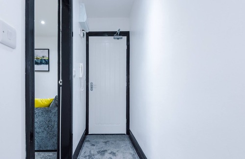 Warrington Apartment | Studio Apartment, central location