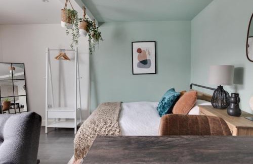 Chelmsford Apartment | Studio Apartment - Central Chelmsford Location