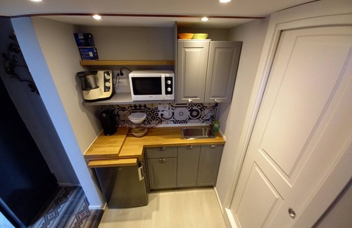 Naples Apartment | Studio apartment complete with everything