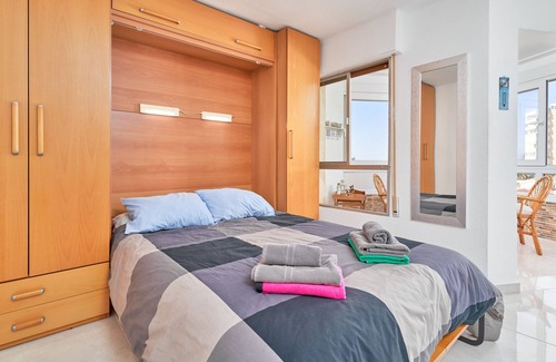 Torrox Costa Apartment | Studio Apartment 'Estudio Primera Linea De Playa' with Sea View, Wi-Fi and Air Conditioning