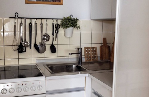 Schausende Apartment | Studio Apartment 'Ferienwohnung Möwennest' with Sea View, Balcony and Wi-Fi
