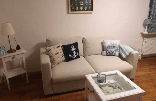 Bosbull Apartment | Studio Apartment 'Ferienwohnung Blauer Leuchtturm' with Private Terrace, Private Garden and Wi-Fi