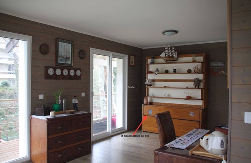 Joinville-le-Pont Apartment | Studio Apartment "Indépendant" with Private Terrace, Private Heated Pool & Wi-Fi