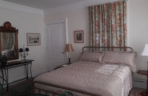 Seneca Falls House | Studio apartment in historic home with garden and water views walk to town