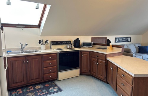 Byfield Apartment | Studio apartment ideally located in the coveted Seabrook Beach Village District