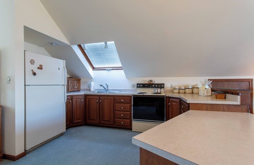 Byfield Apartment | Studio apartment ideally located in the coveted Seabrook Beach Village District