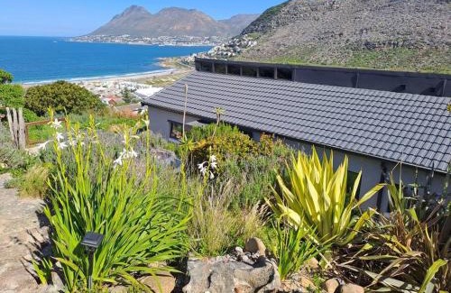 Fish Hoek Apartment | Studio Apartment in Glencairn