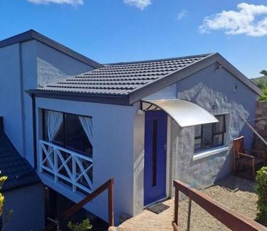 Fish Hoek Apartment | Studio Apartment in Glencairn
