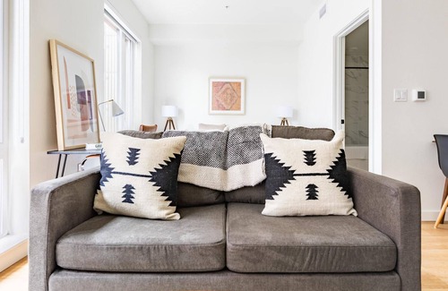 Alphabet Historic District Apartment | Studio Apartment in Portland + Pets OK