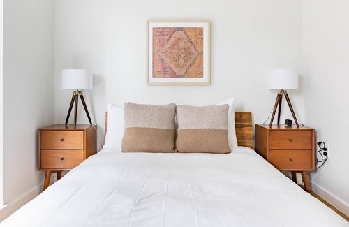 Alphabet Historic District Apartment | Studio Apartment in Portland + Pets OK