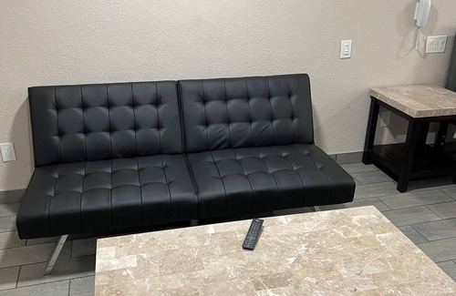 Greenacres Apartment | Studio Apartment - King Bed