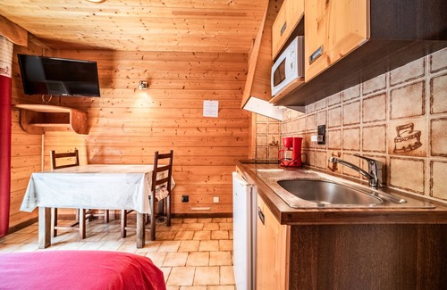 Chatel Apartment | Studio Apartment 'Le Cabri - 2 Pers' with Mountain View, Balcony and Wi-Fi