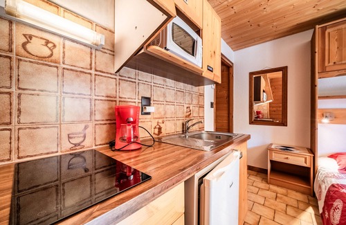 Chatel Apartment | Studio Apartment 'Le Cabri - 2 Pers' with Mountain View, Balcony and Wi-Fi