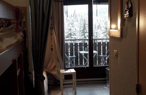 Hirmentaz Apartment | Studio Apartment 'Les Montagnes' with Mountain View and Balcony