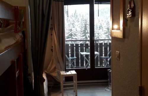 Hirmentaz Apartment | Studio Apartment 'Les Montagnes' with Mountain View and Balcony
