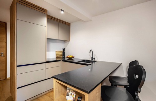 Naz Apartment | Studio Apartment 'Linderhof Nido' with Mountain View, Shared Pool and Wi-Fi