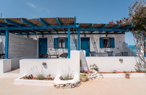 Donoussa Apartment | Studio Apartment 'Mesaria' with Balcony, Wi-Fi and Air Conditioning