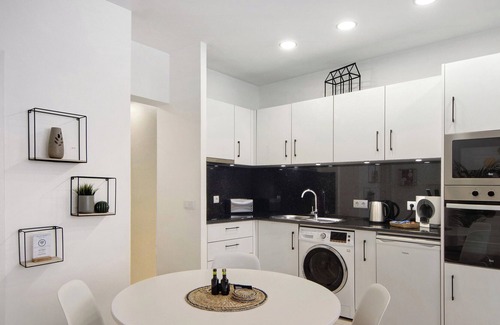 Ramalde Apartment | Studio Apartment "Minimalist City Centre" with A/C & Wi-Fi