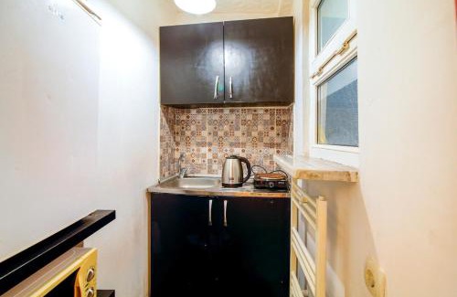Mecidiyekoy Apartment | Studio Apartment on Garden Floor in the Center of Mecidiyeköy