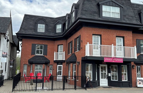 Markham Apartment | Studio Apartment on Historic Main Street Unionville!