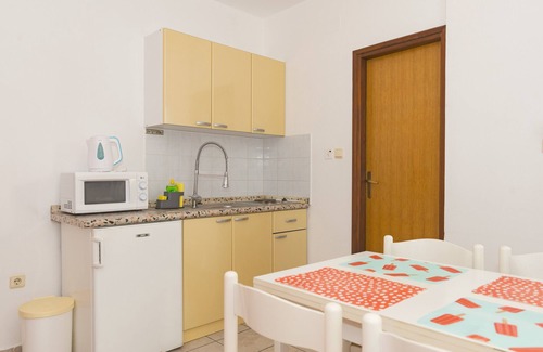 Pirovac Apartment | Studio apartment on the first floor