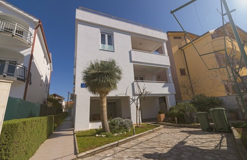 Pirovac Apartment | Studio apartment on the first floor