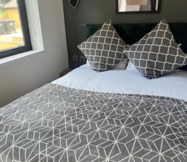 Peterborough Apartment | Studio Apartment - Perfect for Contractors and Short & Long Term Stays