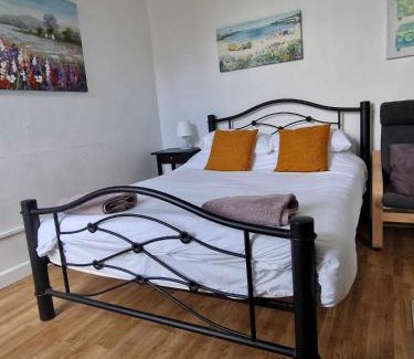 Exeter Apartment | Studio Apartment, Private Parking, Walk To Centre, Uni and Hospital, Long Stay Prices