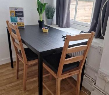 Exeter Apartment | Studio Apartment, Private Parking, Walk To Centre, Uni and Hospital, Long Stay Prices