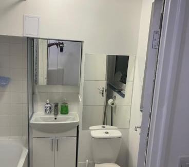 Moffat Apartment | Studio Apartment SW2