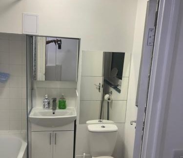 Moffat Apartment | Studio Apartment SW2