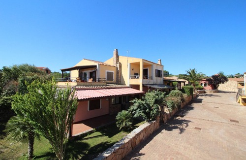 Porto Pollo Apartment | Studio apartment with sea view terrace and garden with barbecue