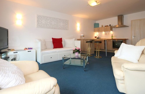 Sildemow Apartment | Studio apartment with terrace, own parking space and a small lake 500 m away