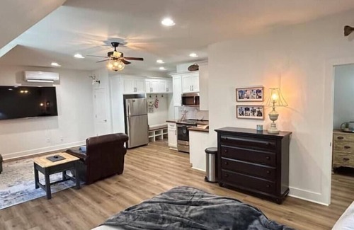 Groveoak Apartment | Studio Apartment with Office Space at Lake Guntersville - Scottsboro, AL