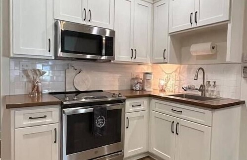 Groveoak Apartment | Studio Apartment with Office Space at Lake Guntersville - Scottsboro, AL