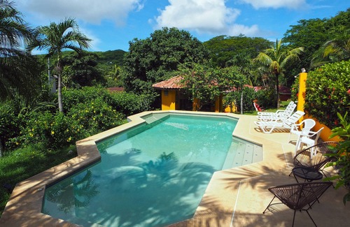 Villarreal Apartment | Studio Apartment with pool, just 5 min from Tamarindo beach! Scuba themed!