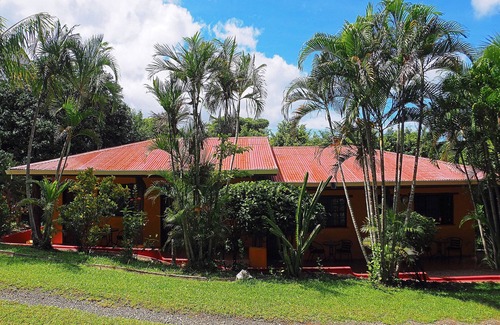 Villarreal Apartment | Studio Apartment with pool, just 5 min from Tamarindo beach! Scuba themed!