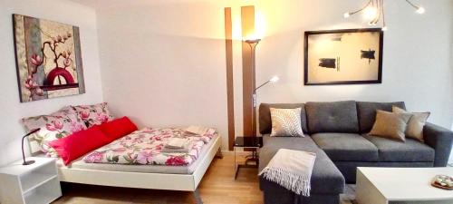 Augustinviertel Apartment | Studio apartment with balcony