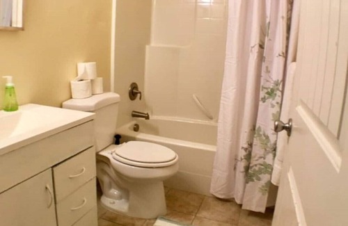Burley Apartment | Studio Apartment with kitchen, bathroom &queen bed