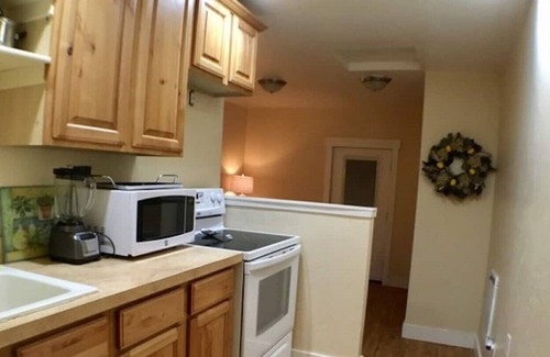 Burley Apartment | Studio Apartment with kitchen, bathroom &queen bed